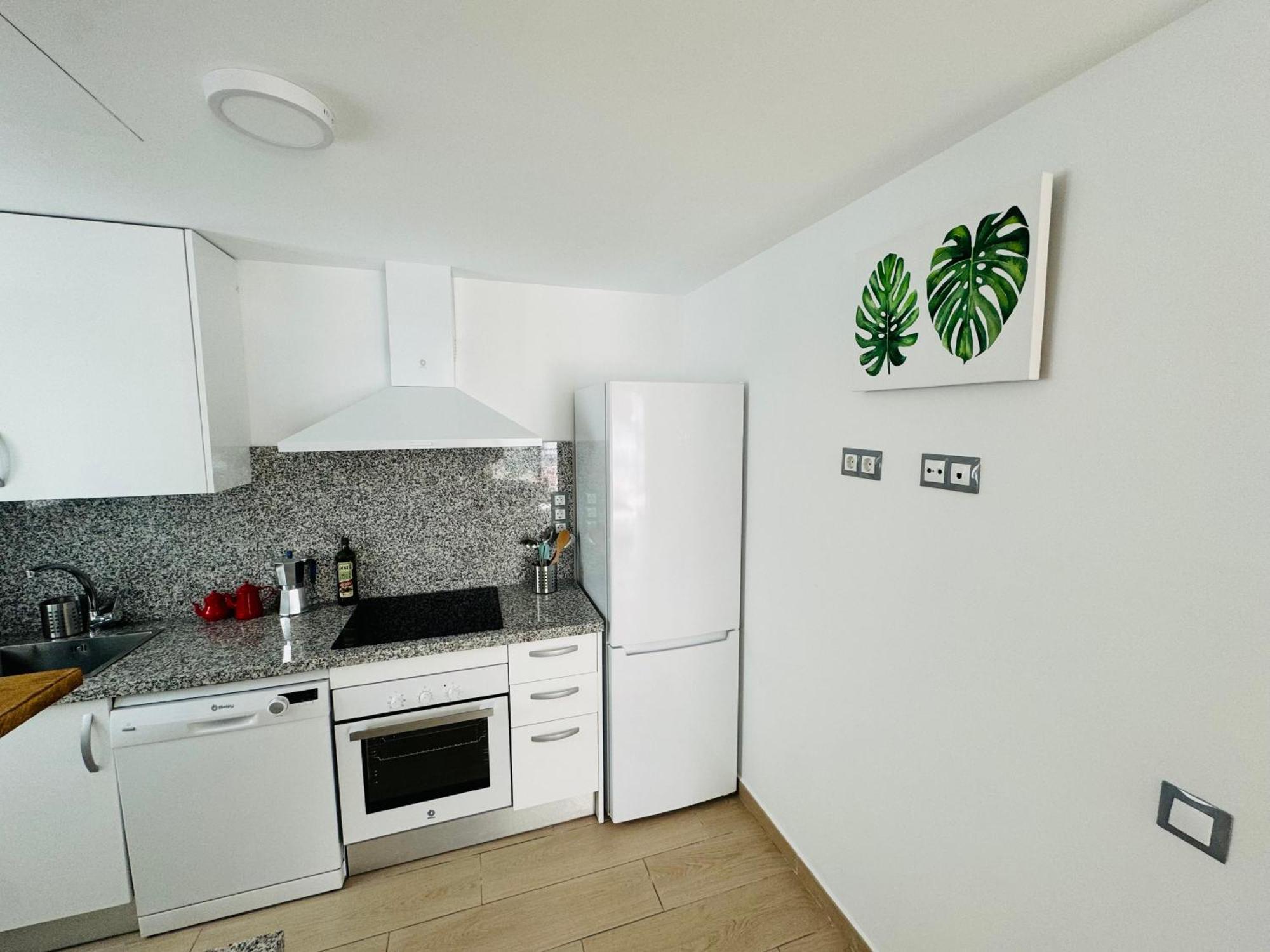 Parking Privado! Sol Y Mar Tu Hogar En La Costa Apartment Estepona Luaran gambar