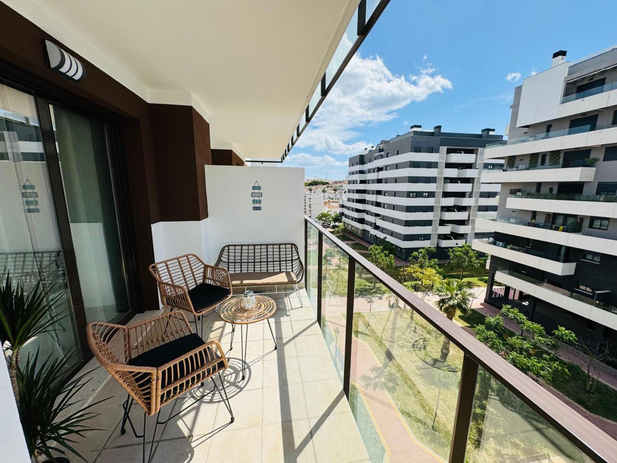 Parking Privado! Sol Y Mar Tu Hogar En La Costa Apartment Estepona Luaran gambar